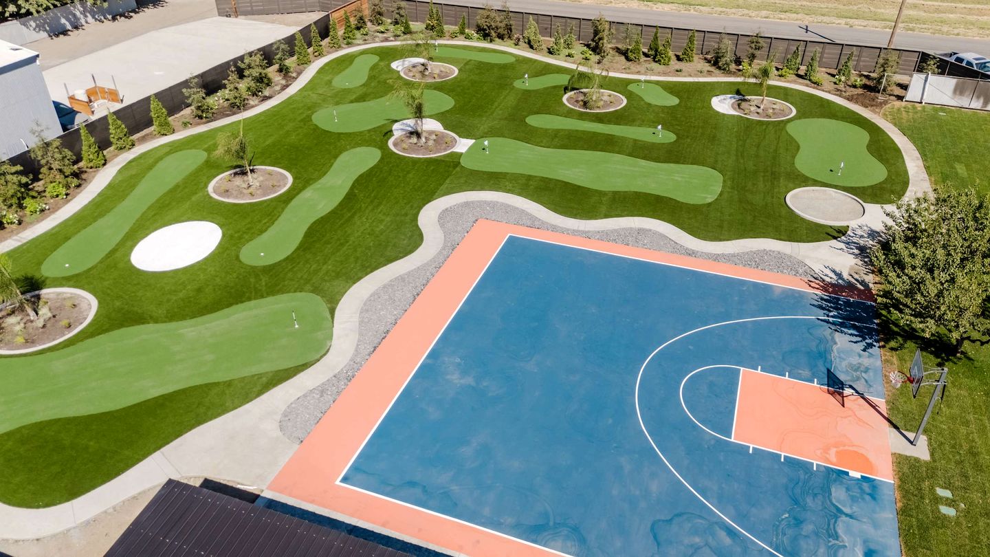 Spacious Retreat with Paradise Backyard | Private Group Getaway near Local Dining in Patterson, CA