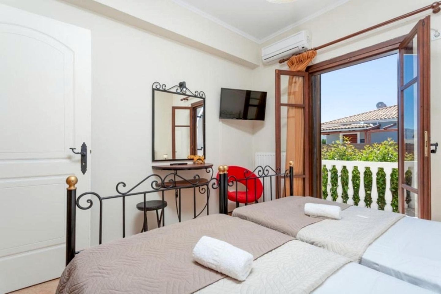 Breathtaking Villa with Swimming Pool in Ampelokipi, Zakynthos