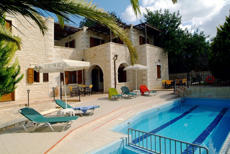 Charming Villa with Rustic Design and Private Pool near Rethymnon in Asteri, Crete