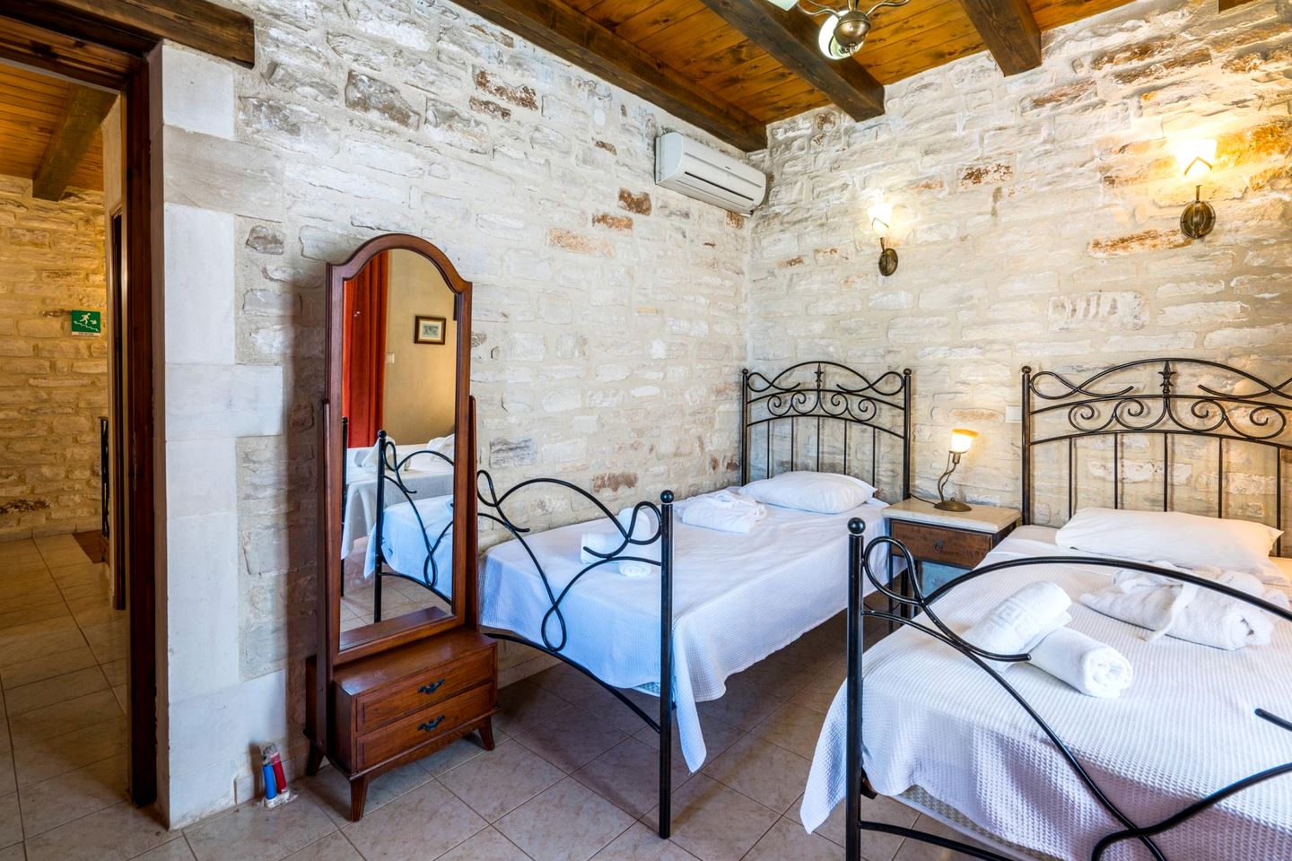 Charming Villa with Rustic Design and Private Pool near Rethymnon in Asteri, Crete