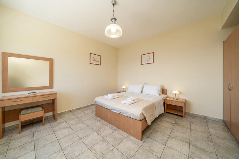Vacation Rentals (Greece, --, --)
