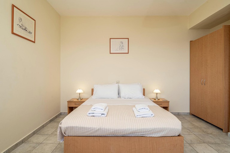 Vacation Rentals (Greece, --, --)