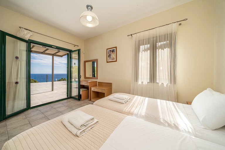 Vacation Rentals (Greece, --, --)