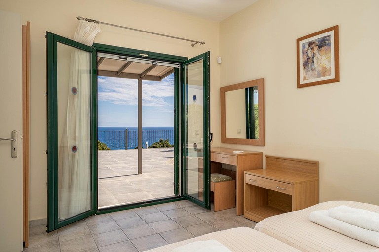 Vacation Rentals (Greece, --, --)