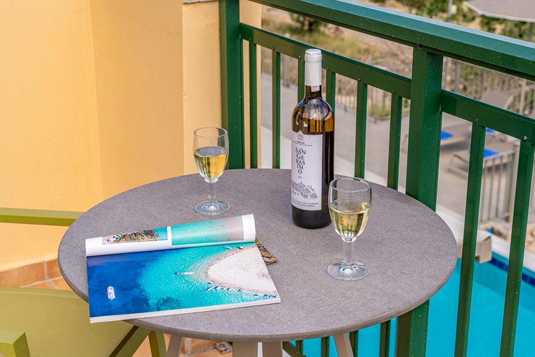 Vacation Rentals (Greece, --, --)