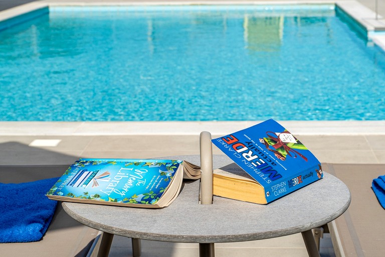 Vacation Rentals (Greece, --, --)