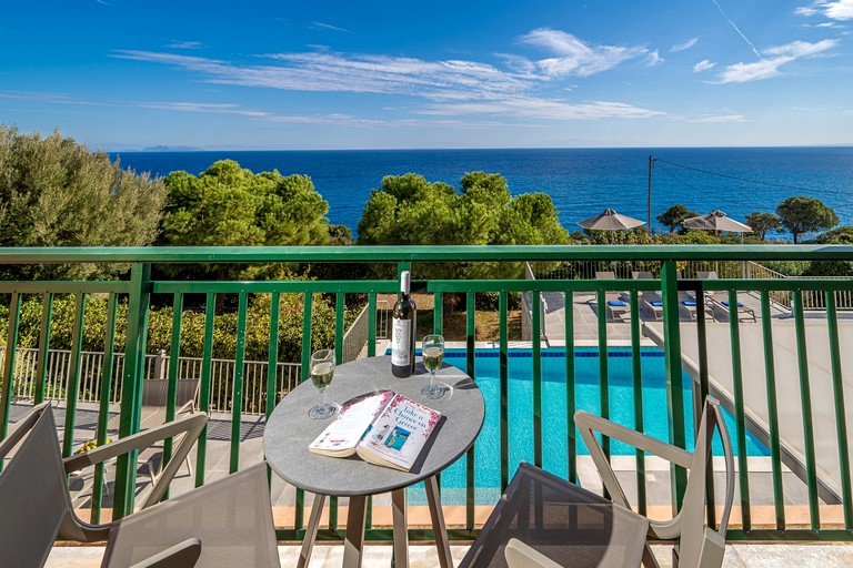 Vacation Rentals (Greece, --, --)