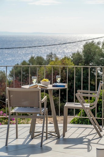 Vacation Rentals (Greece, --, --)