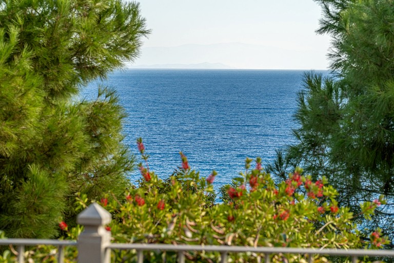 Vacation Rentals (Greece, --, --)
