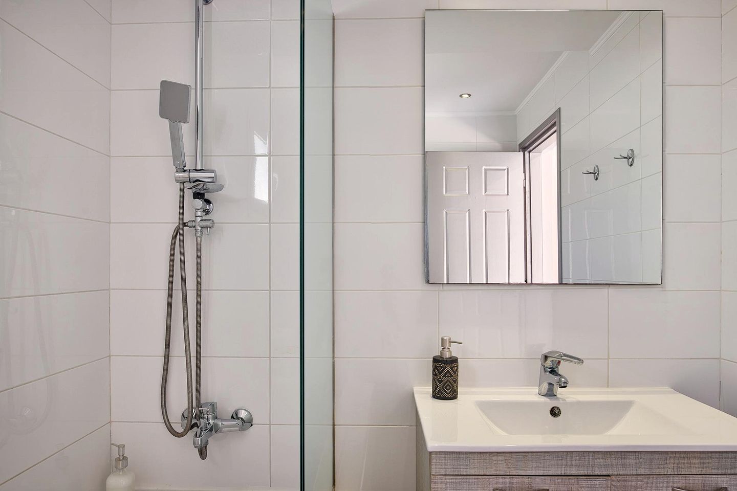 Stylish Family-Friendly Villa with Private Pool, Terrace, and Scenic Views Near Periyali, Greece