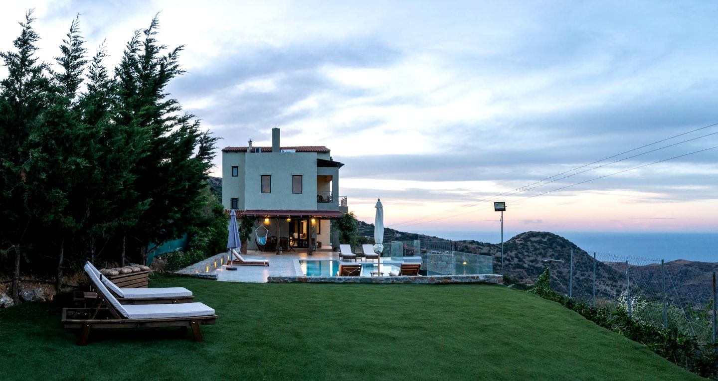 Luxurious Villa with Infinity Pool and Panoramic Mediterranean Views near Rodia, Crete
