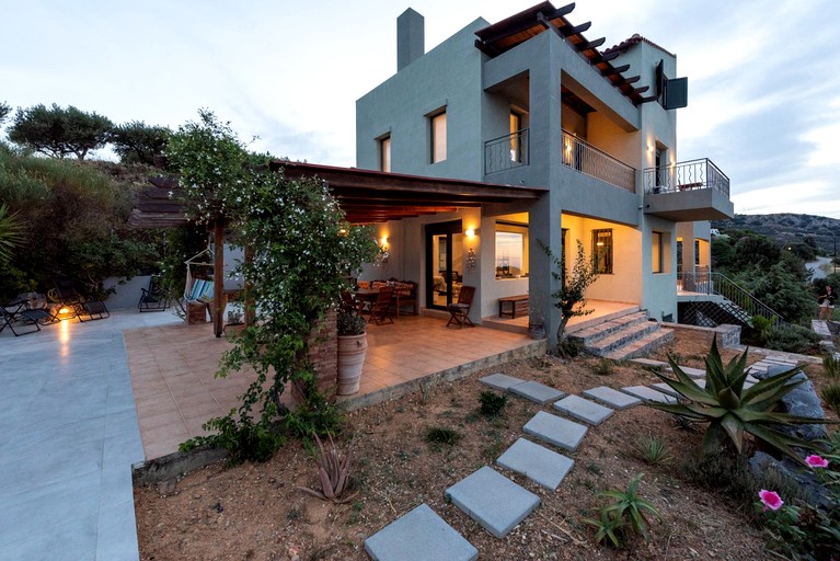 Luxurious Villa with Infinity Pool and Panoramic Mediterranean Views near Rodia, Crete