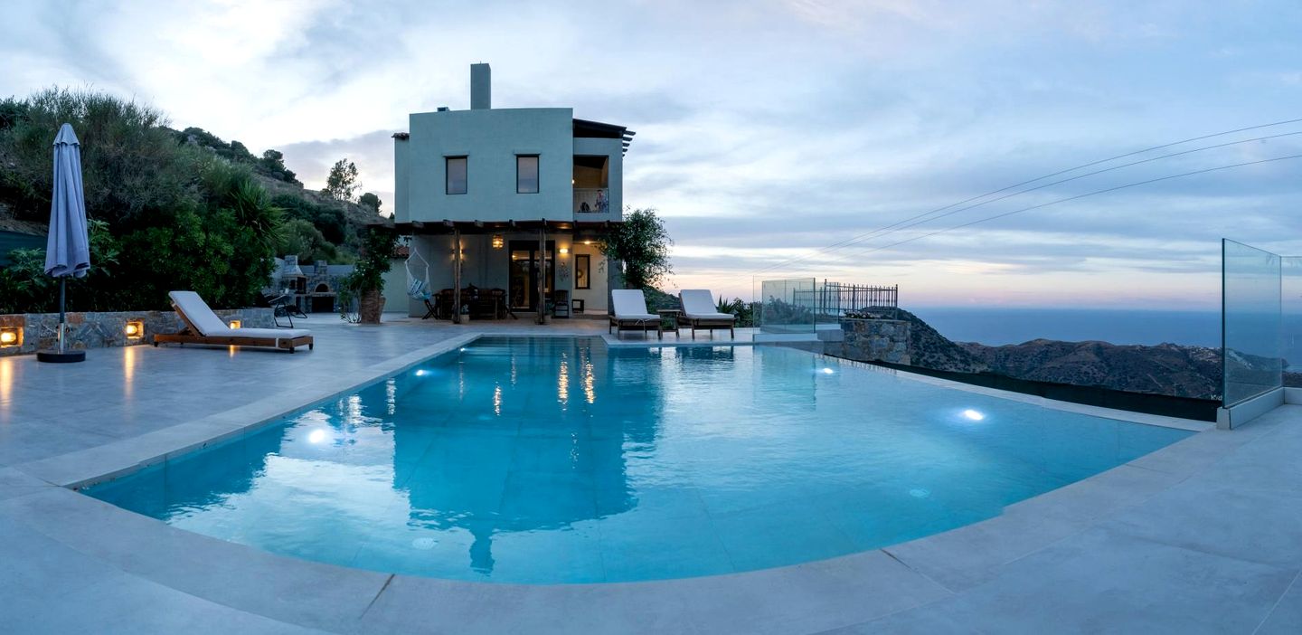 Luxurious Villa with Infinity Pool and Panoramic Mediterranean Views near Rodia, Crete