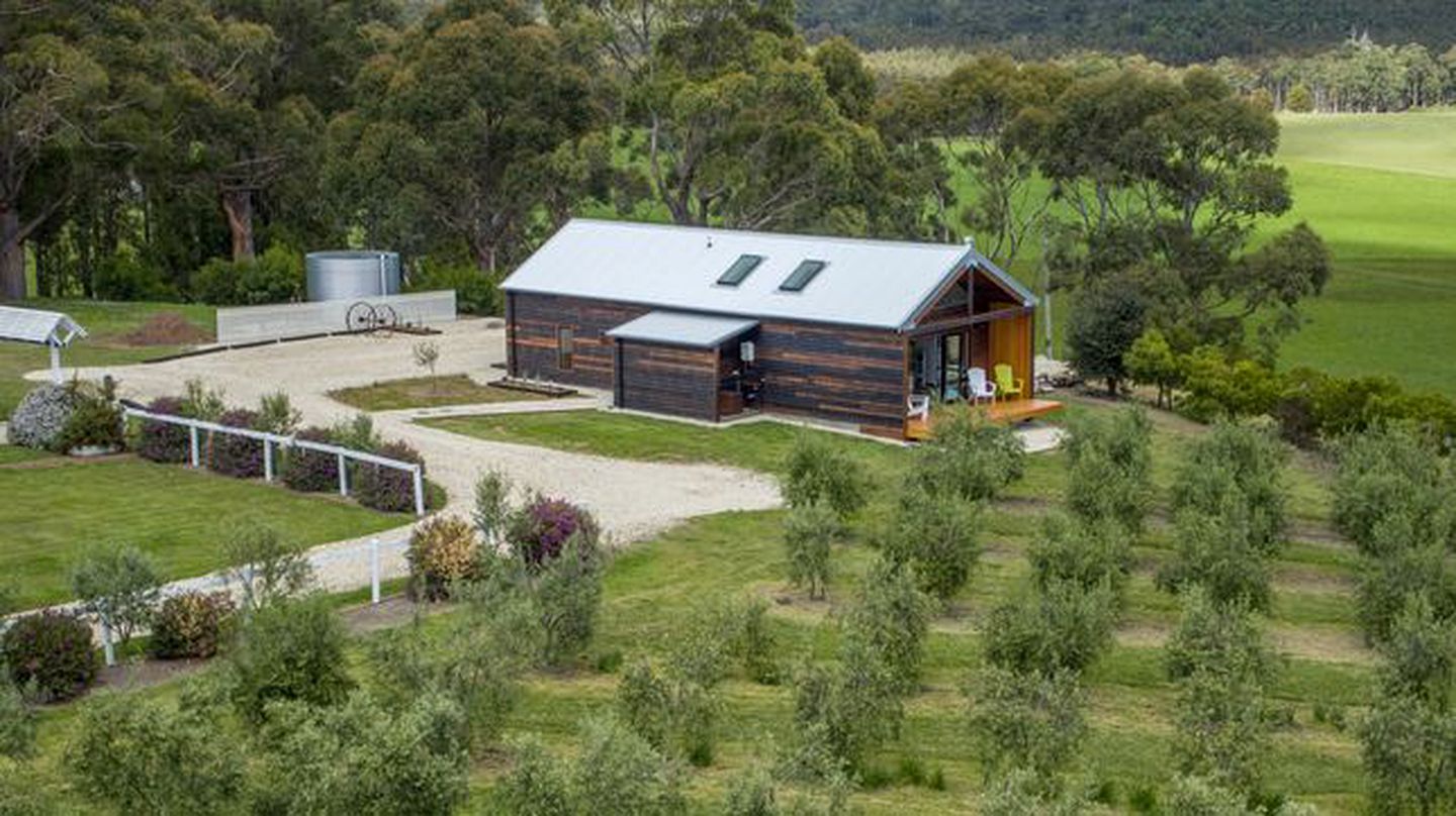 Modern Cabin Rental with Stunning Interior near Hobart, Tasmania