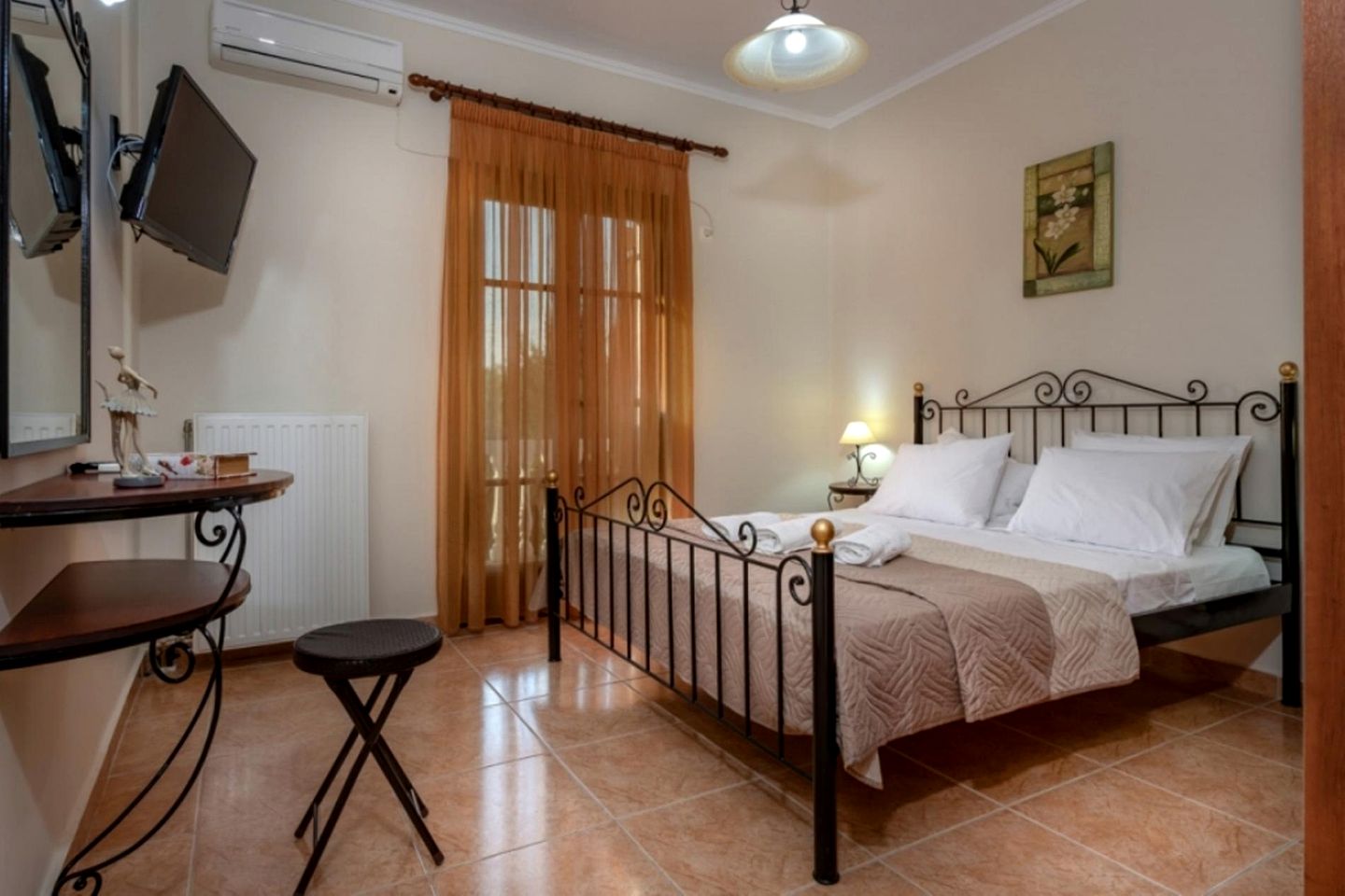 Fantastic Cottage with Fireplace and Swimming Pool in Ampelokipi, Zakynthos