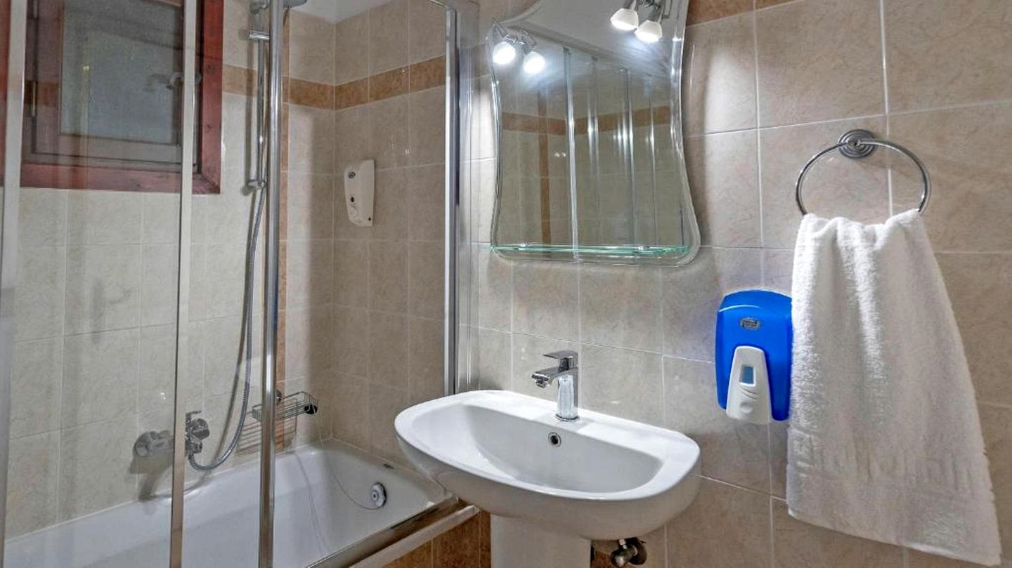 Fantastic Cottage with Fireplace and Swimming Pool in Ampelokipi, Zakynthos