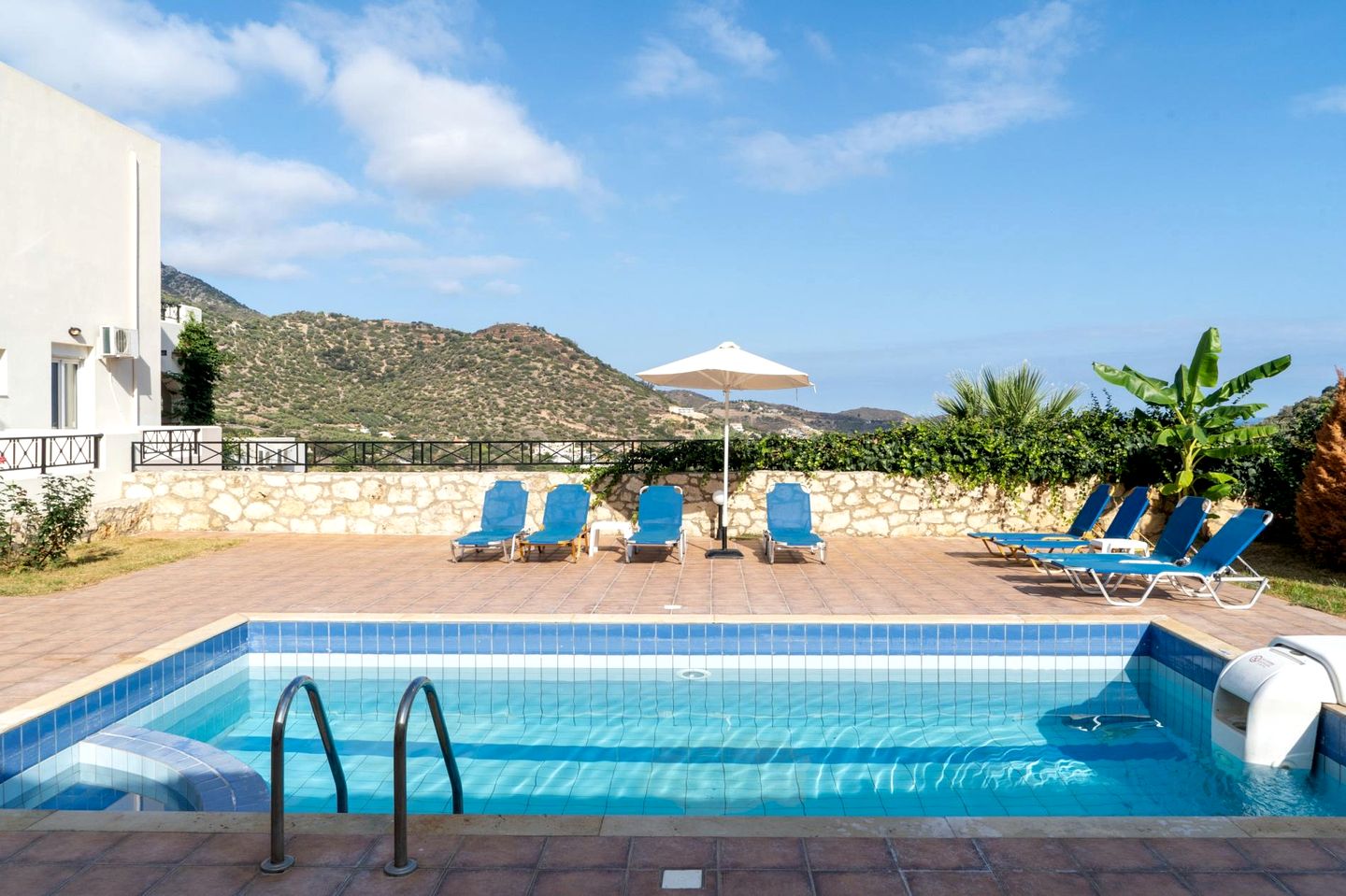 Resplendent Villa Haven near Cretan Sea in Greece