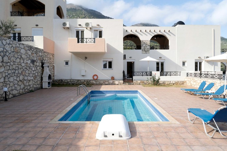 Resplendent Villa Haven near Cretan Sea in Greece