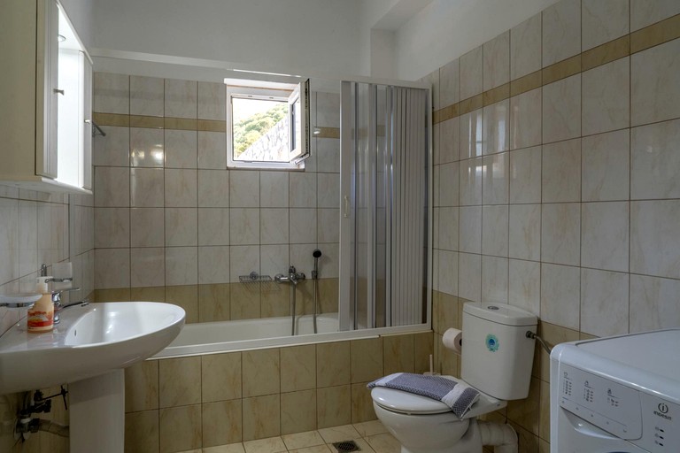 Vacation Rentals (Greece, Bali, Crete)