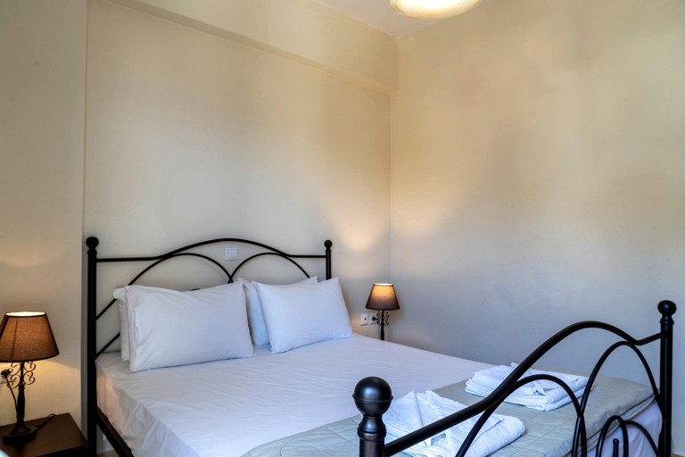 Vacation Rentals (Greece, Bali, Crete)