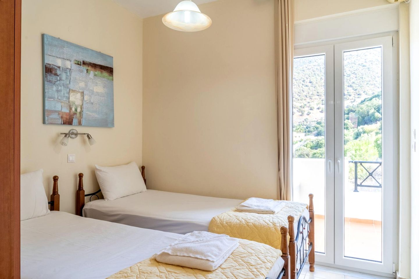 Resplendent Villa Haven near Cretan Sea in Greece