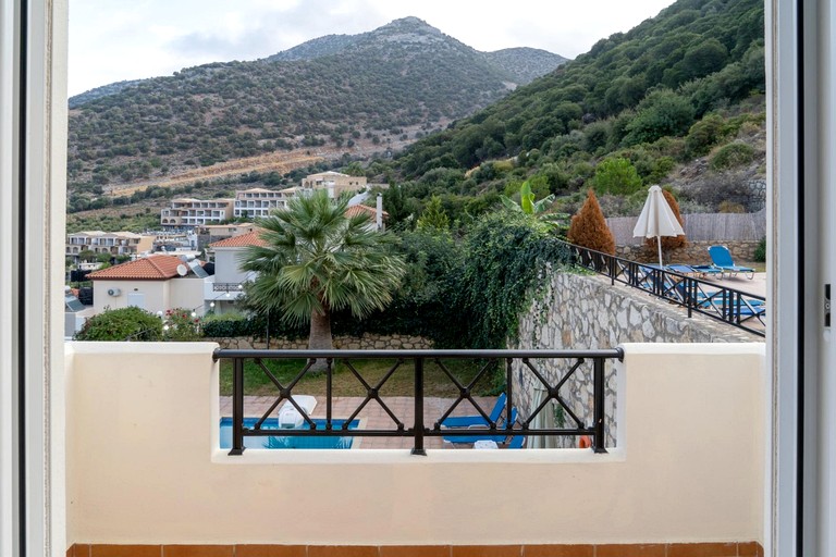Villas (Greece, Bali, Crete)