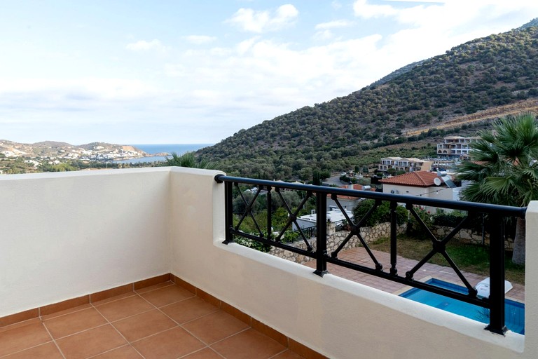 Villas (Greece, Bali, Crete)