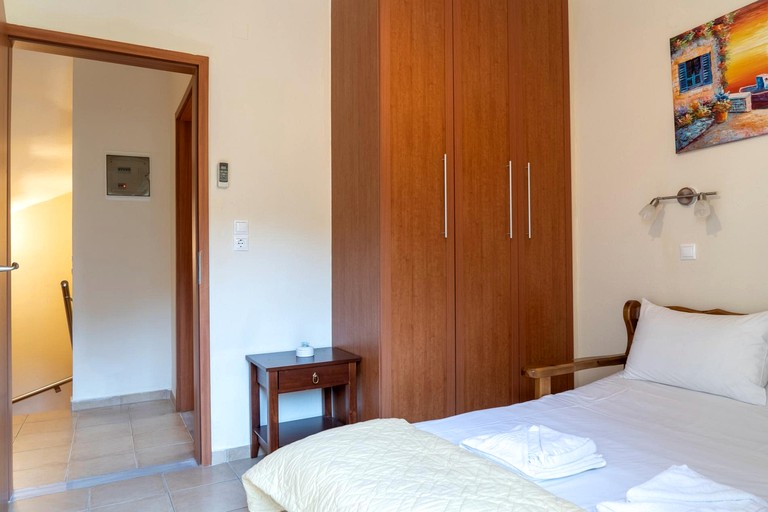 Villas (Greece, Bali, Crete)