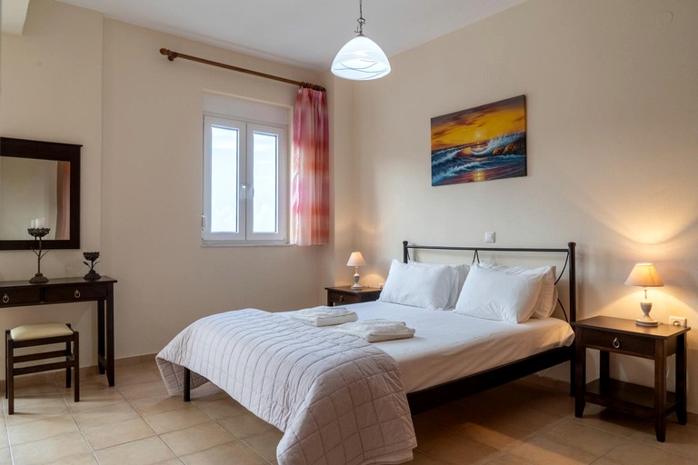 Villas (Greece, Bali, Crete)