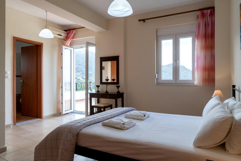 Villas (Greece, Bali, Crete)