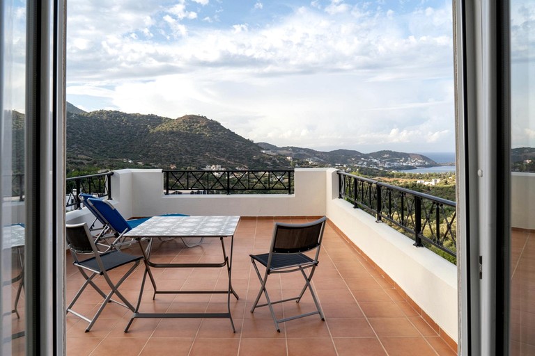 Villas (Greece, Bali, Crete)