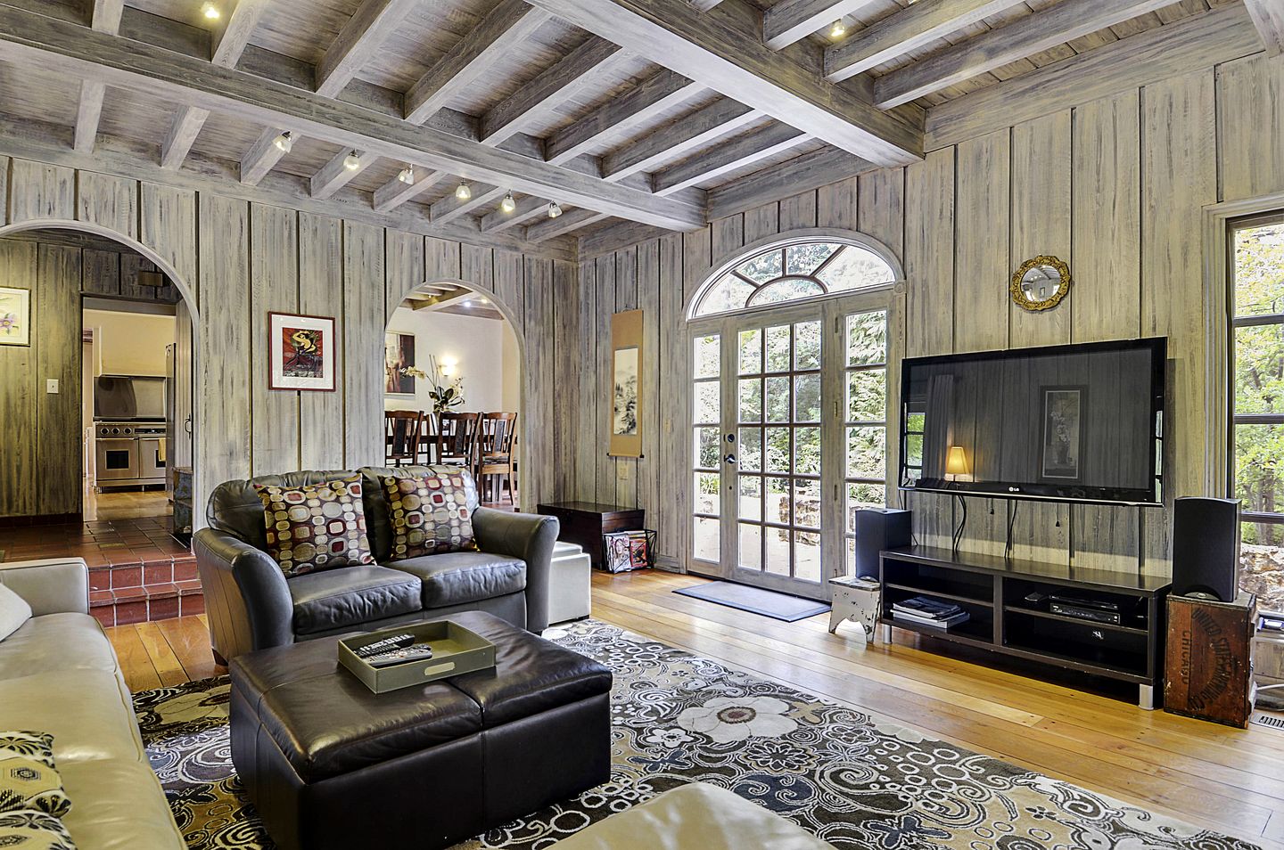 Gorgeous Cottage with Hot-tub in Guerneville, California