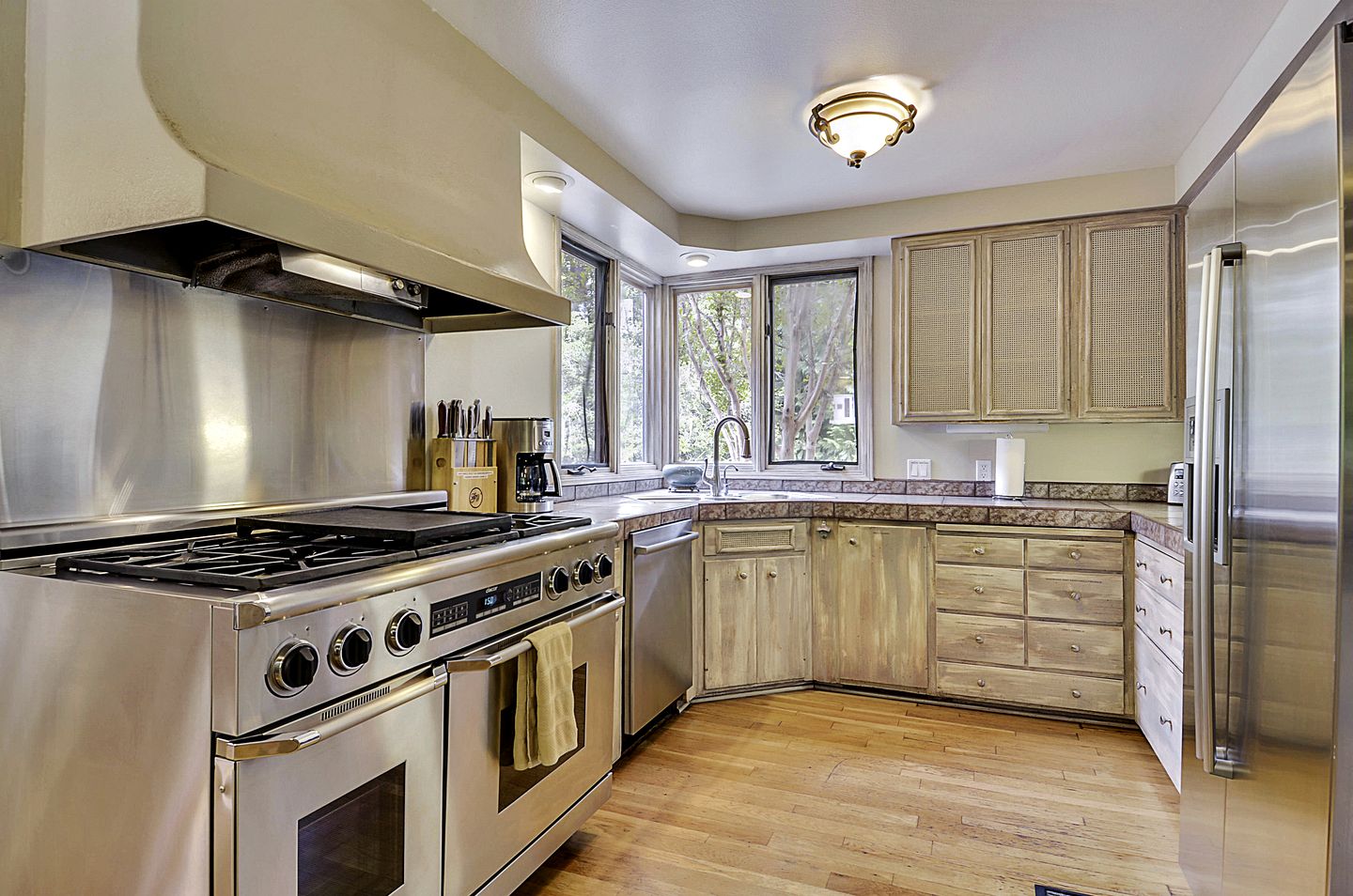 Gorgeous Cottage with Hot-tub in Guerneville, California