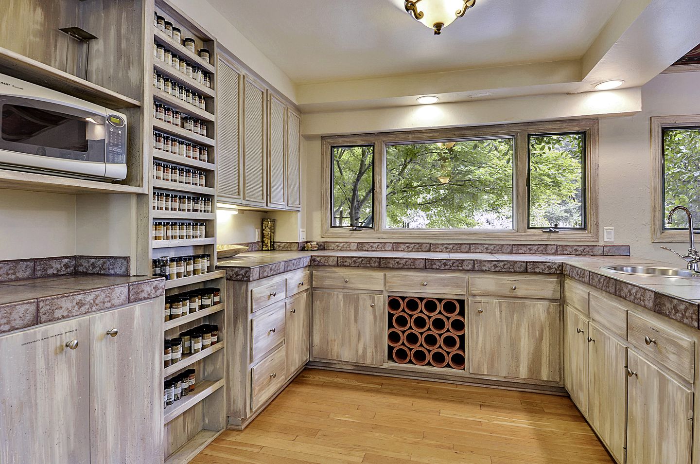 Gorgeous Cottage with Hot-tub in Guerneville, California