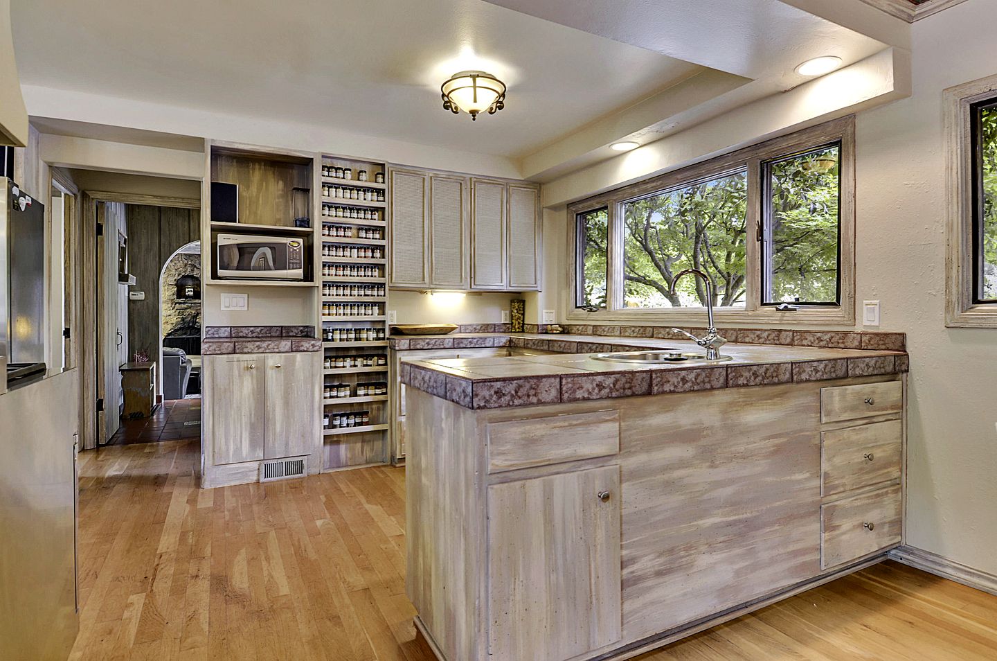 Gorgeous Cottage with Hot-tub in Guerneville, California