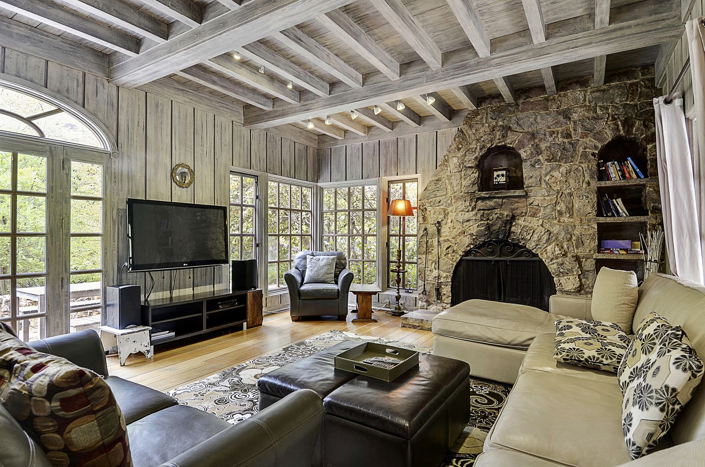 Gorgeous Cottage with Hot-tub in Guerneville, California