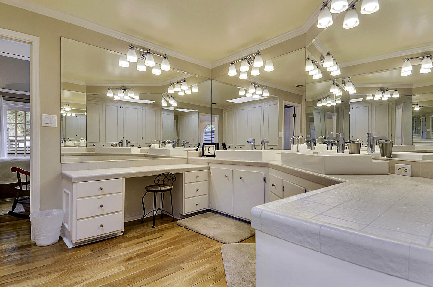 Gorgeous Cottage with Hot-tub in Guerneville, California