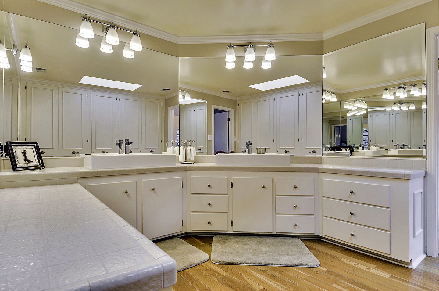 Gorgeous Cottage with Hot-tub in Guerneville, California