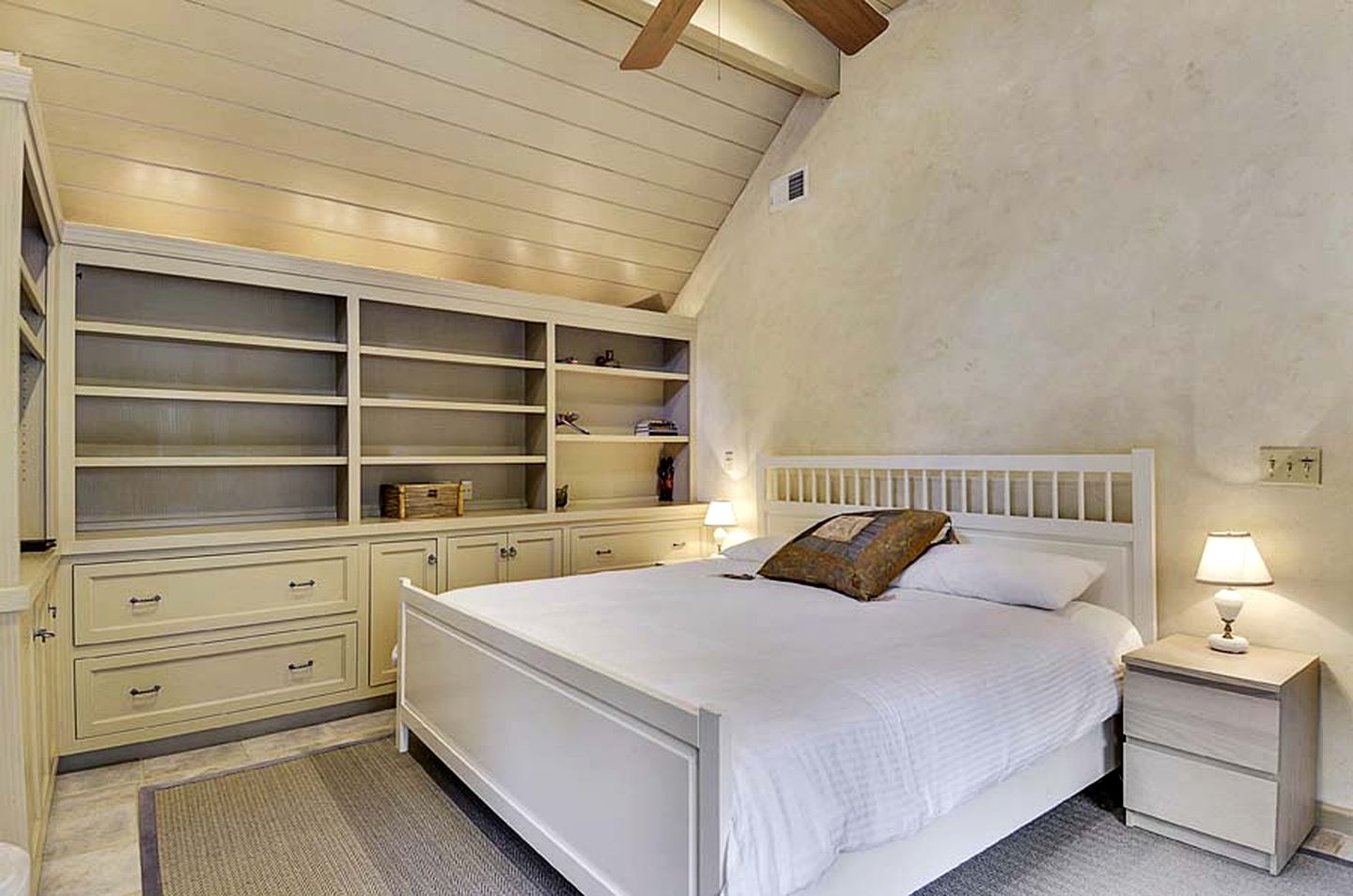 Gorgeous Cottage with Hot-tub in Guerneville, California