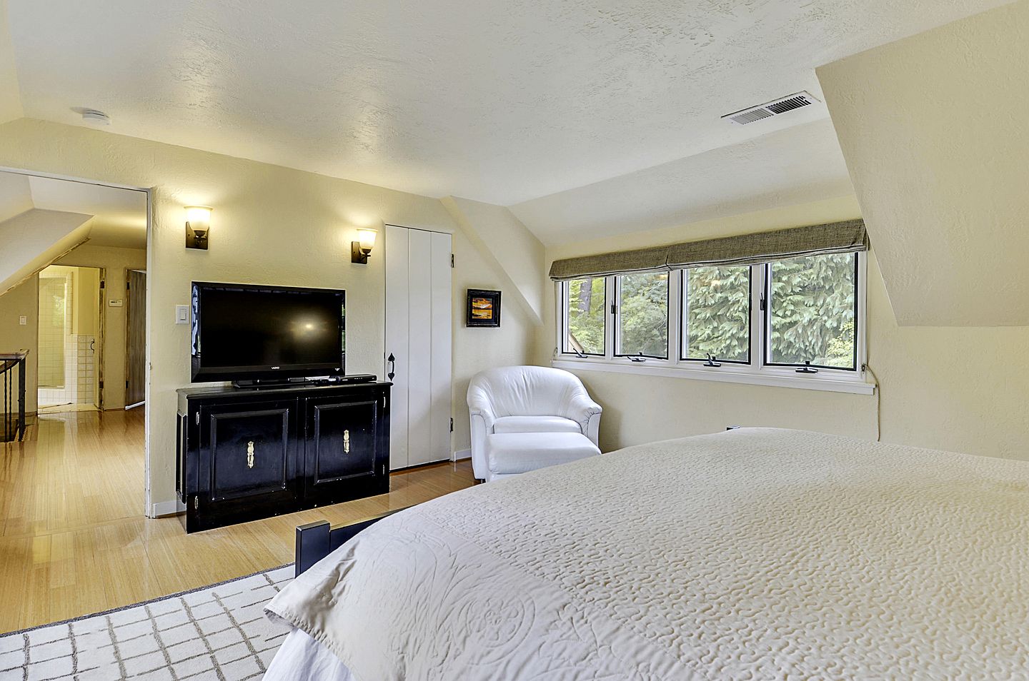 Gorgeous Cottage with Hot-tub in Guerneville, California