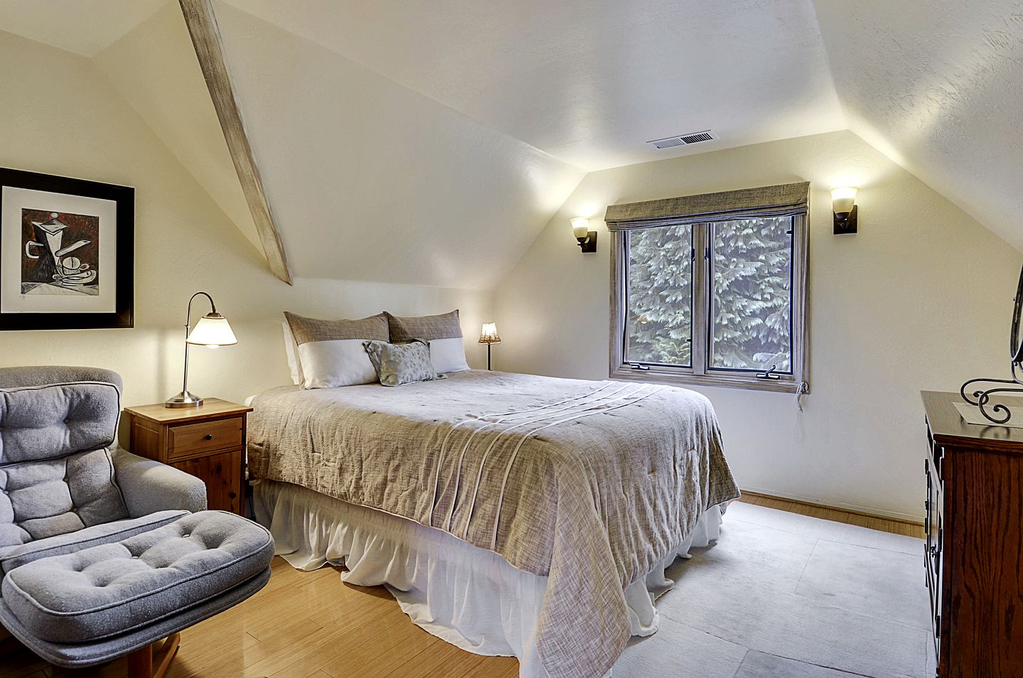 Gorgeous Cottage with Hot-tub in Guerneville, California