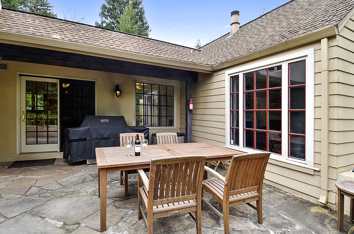 Gorgeous Cottage with Hot-tub in Guerneville, California