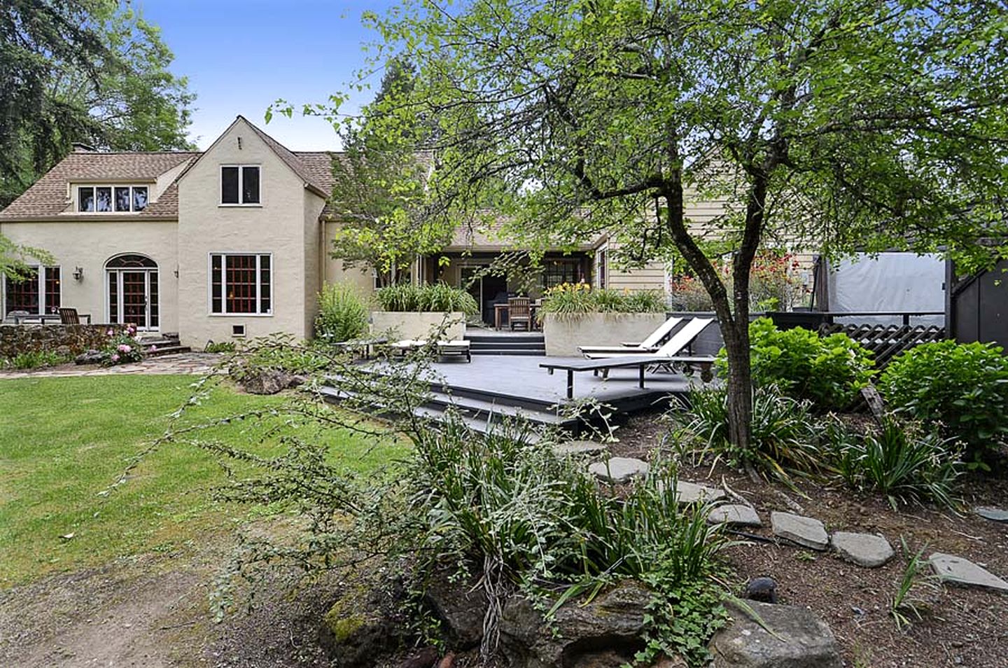 Gorgeous Cottage with Hot-tub in Guerneville, California