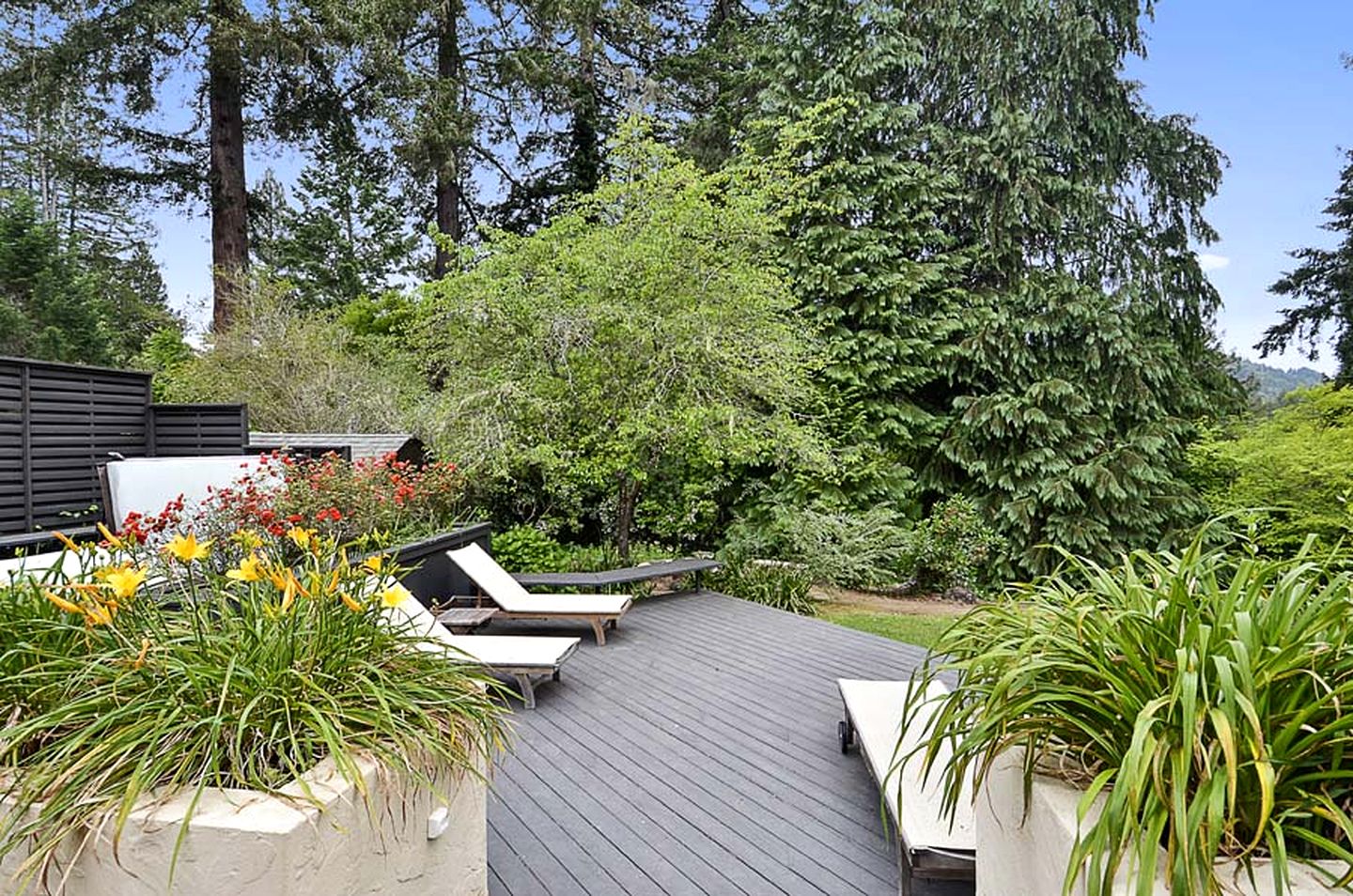 Gorgeous Cottage with Hot-tub in Guerneville, California