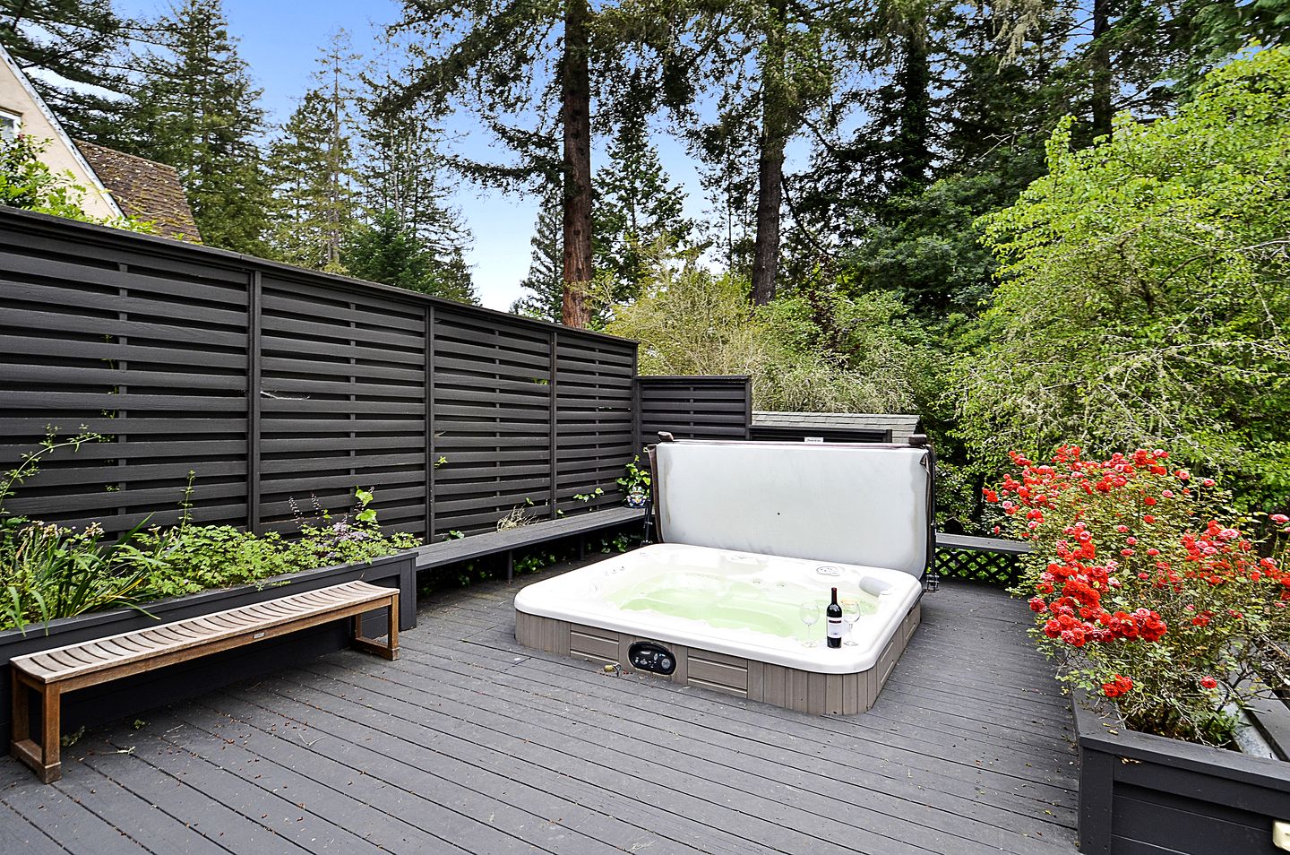 Gorgeous Cottage with Hot-tub in Guerneville, California