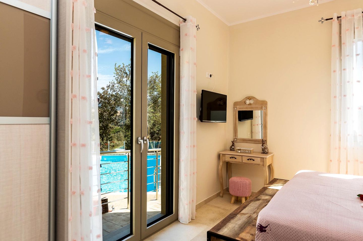 Exquisite Villa Haven near Cretan Sea in Greece