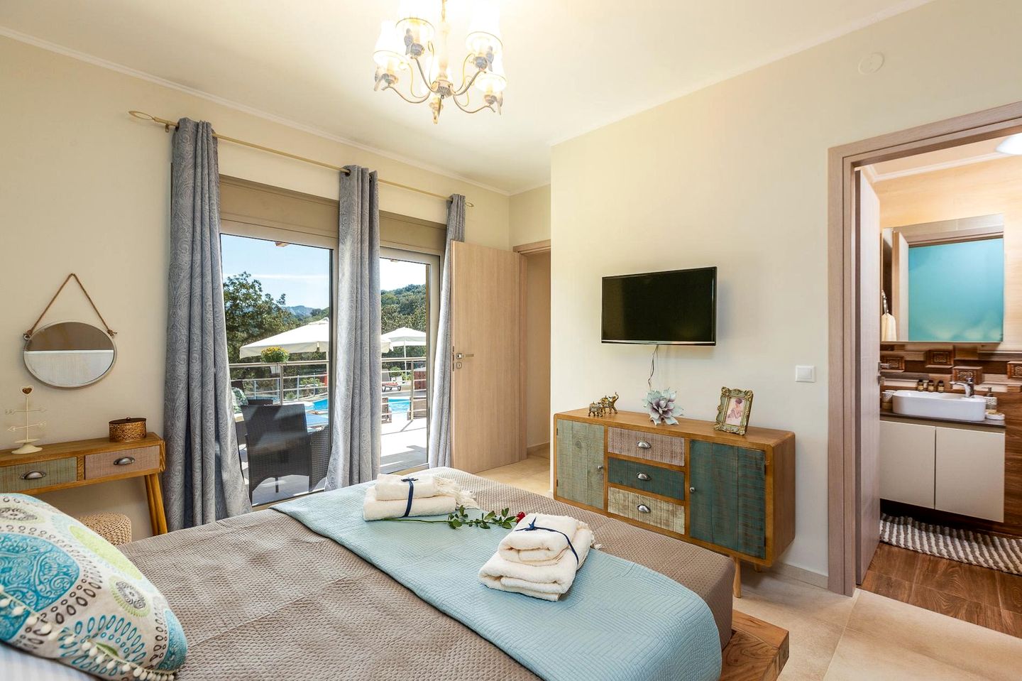 Exquisite Villa Haven near Cretan Sea in Greece