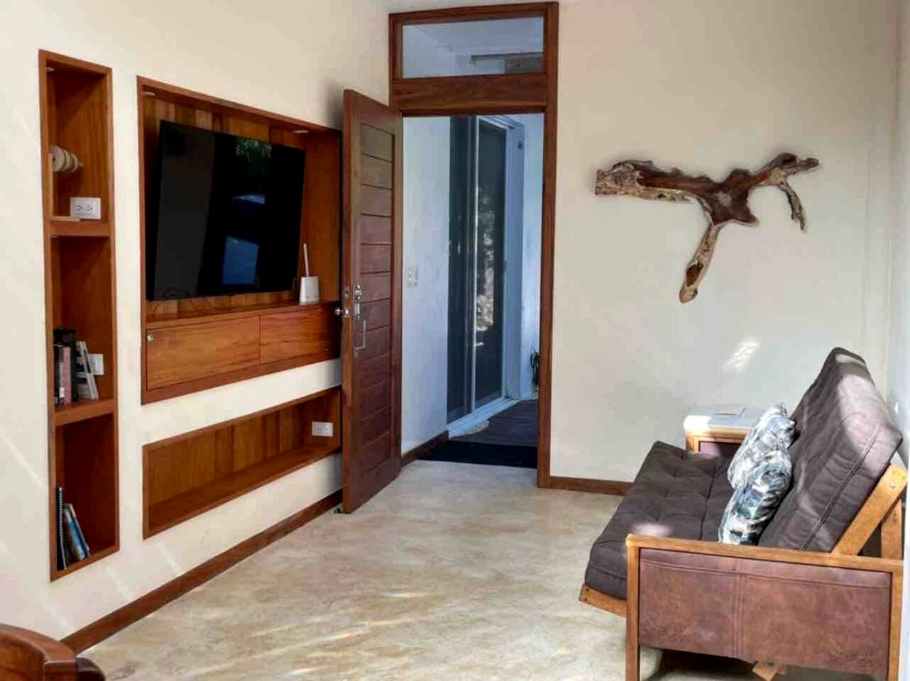 Charming Jungle Villa with Private Jacuzzi near Cenotes in Chemuyil, Quintana Roo
