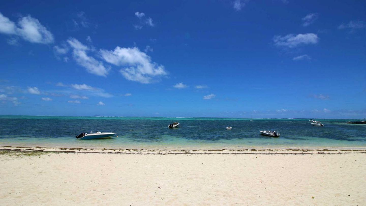 Oceanfront Villa Rental with a Garden in Roches Noires, Mauritius