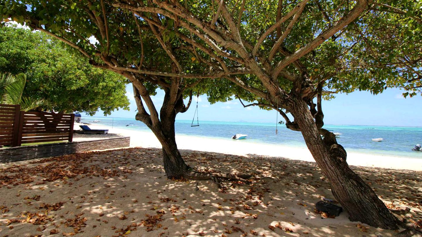 Oceanfront Villa Rental with a Garden in Roches Noires, Mauritius